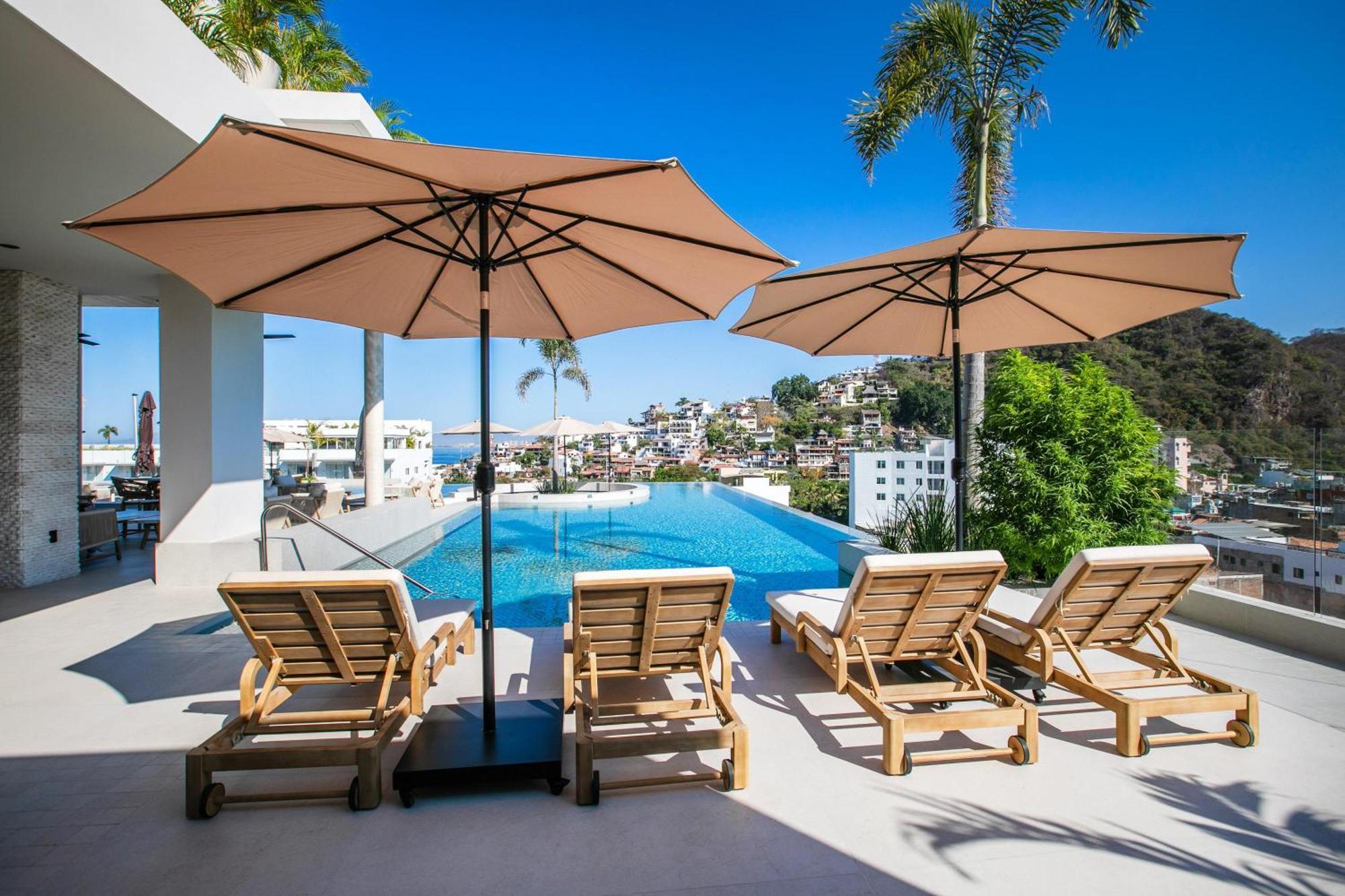 D'vine Escape: Luxury In Romantic Zone Holiday home